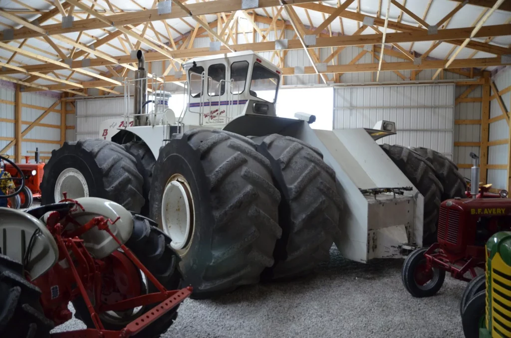 Big Bud 747 - The World’s Largest Tractor by Profi co uk